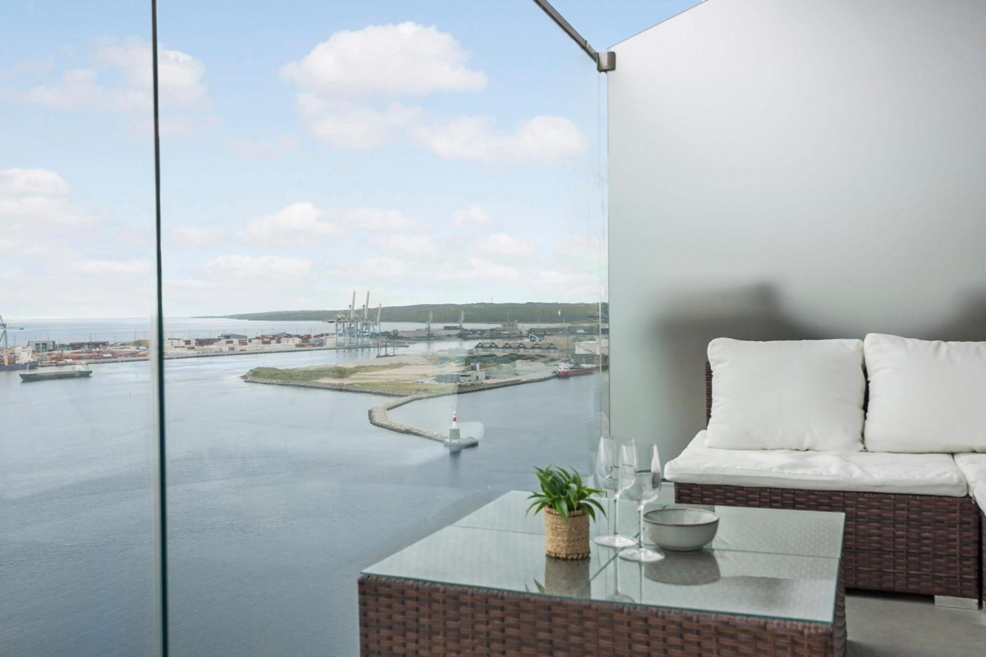 Appartamento Endless Ocean Views With Private Balcony Århus Esterno foto