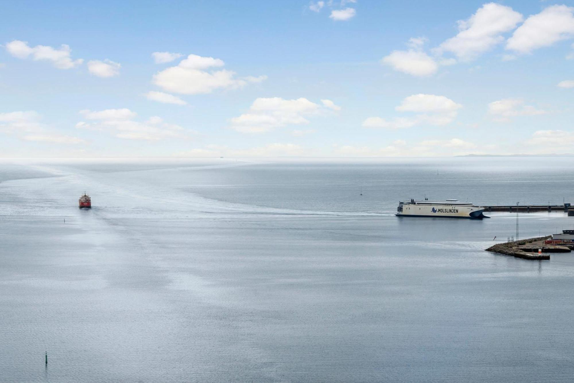 Appartamento Endless Ocean Views With Private Balcony Århus Esterno foto
