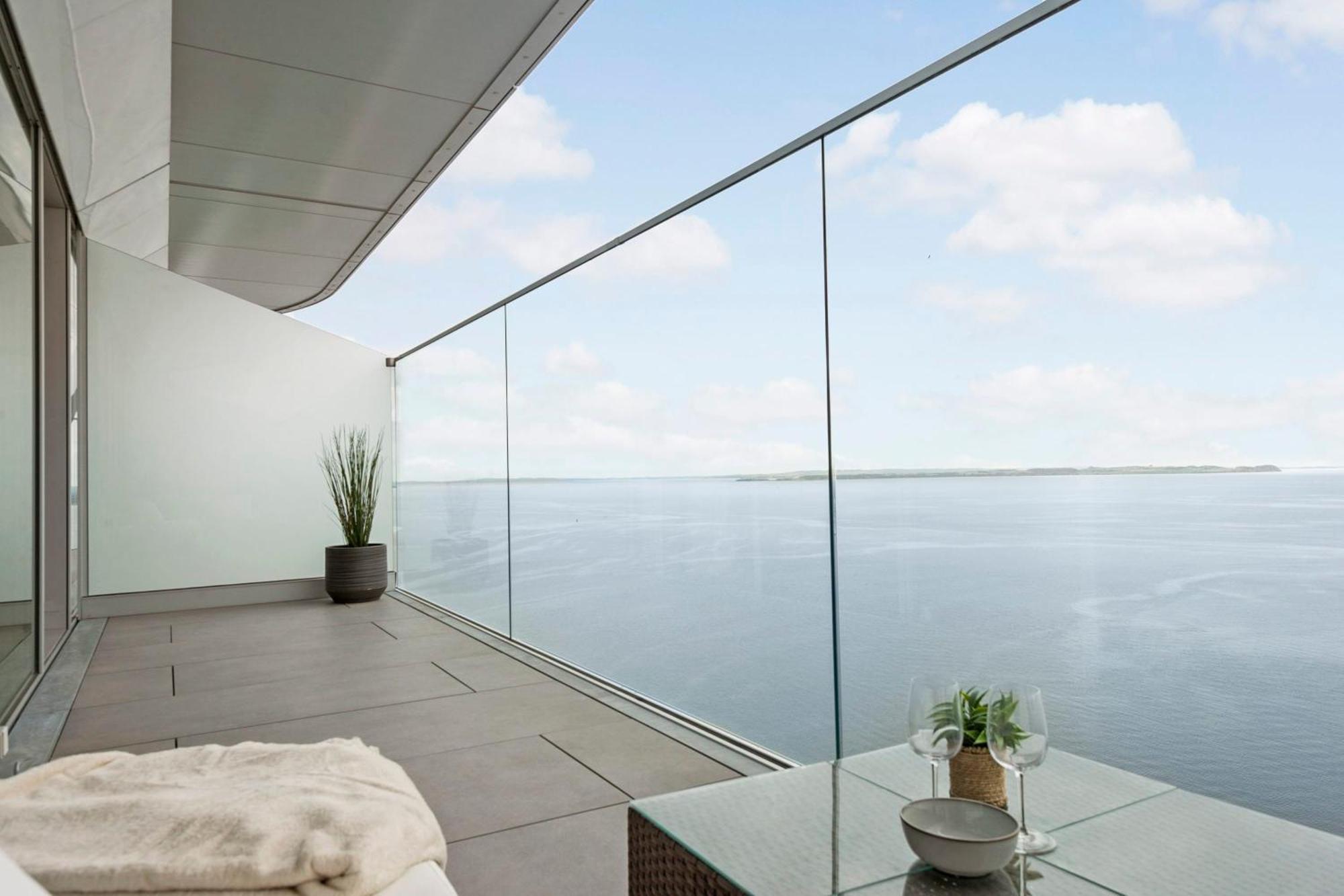 Appartamento Endless Ocean Views With Private Balcony Århus Esterno foto